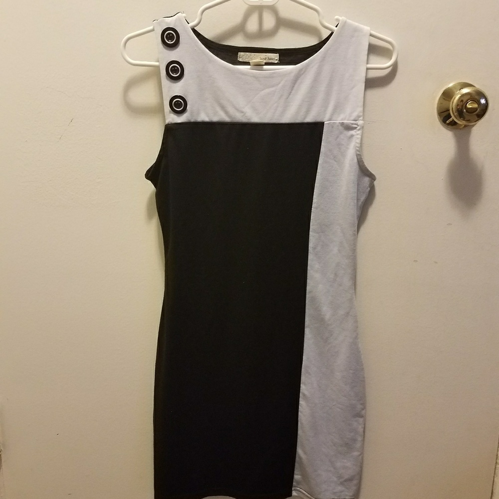 Womens white and black sleevless mini dress